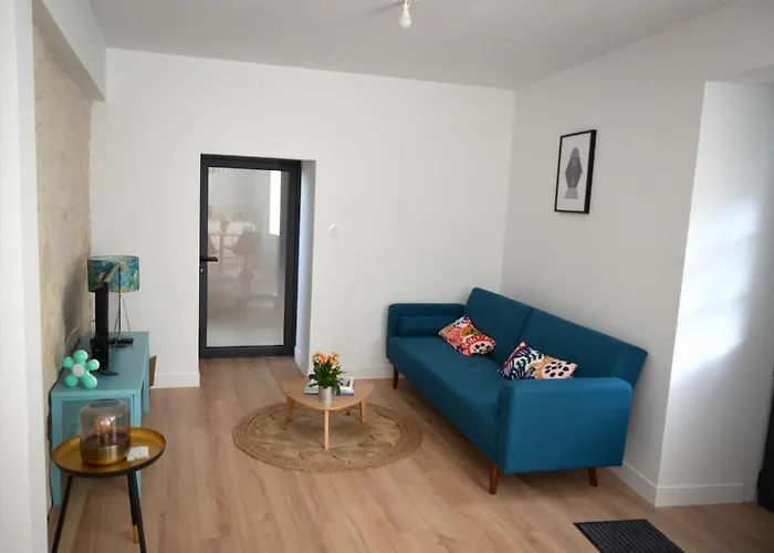 Cosy A 5mn Du Futuroscope 若奈克兰