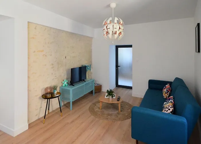 Cosy A 5mn Du Futuroscope 若奈克兰